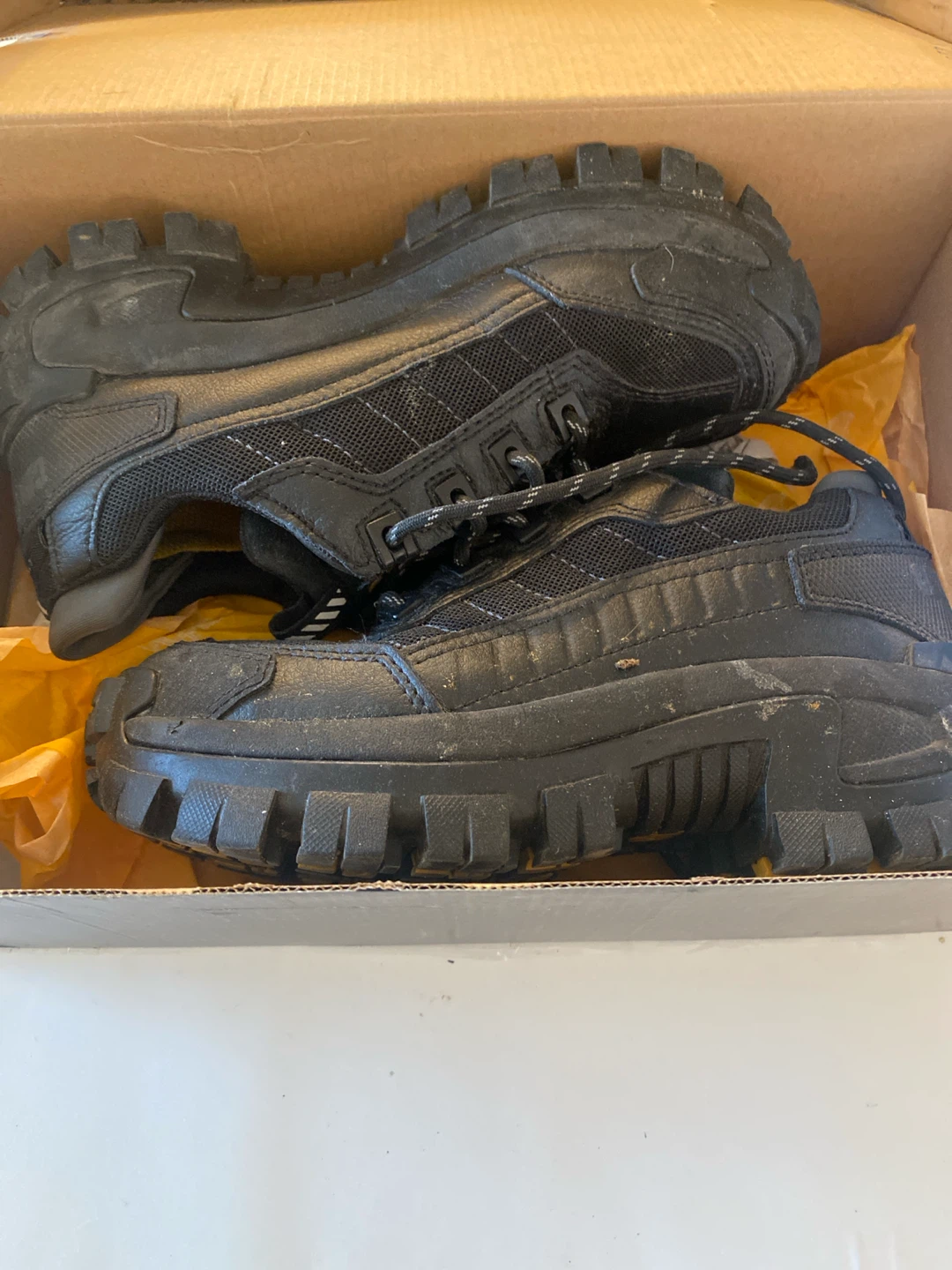 Caterpillar CAT Black steel toed Shoes - woman’s size 6US - photo 2