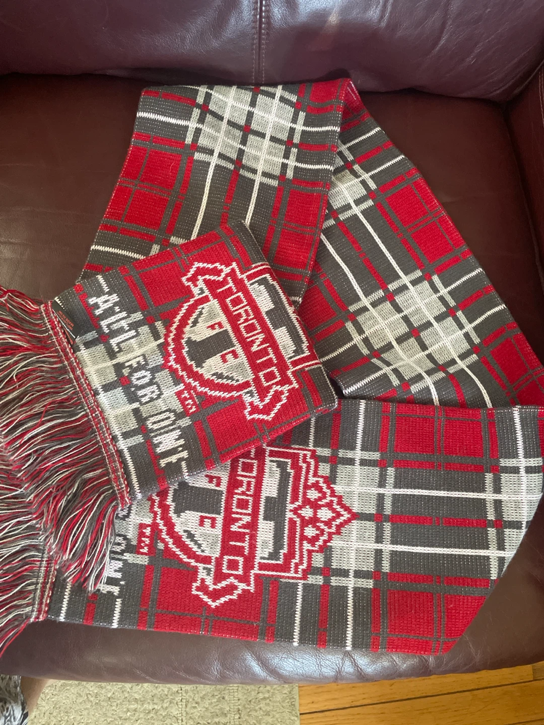 All for one Toronto scarf. Never worn - photo 2