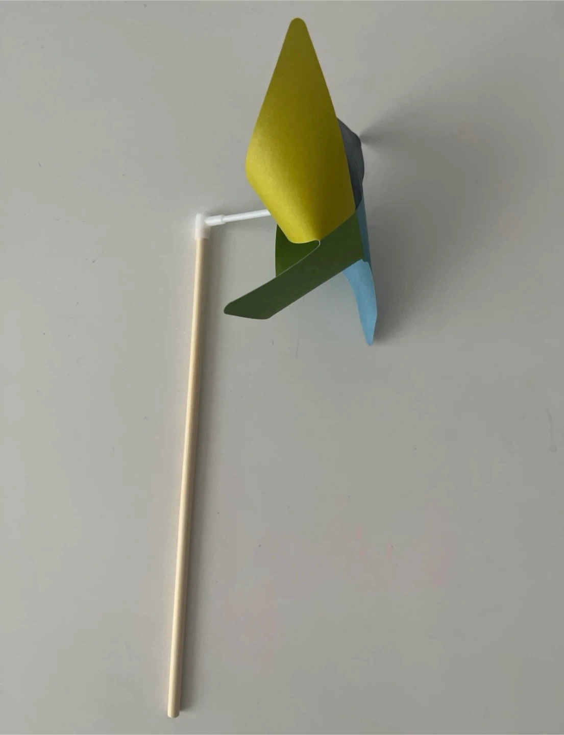 Multicolor paper pinwheel