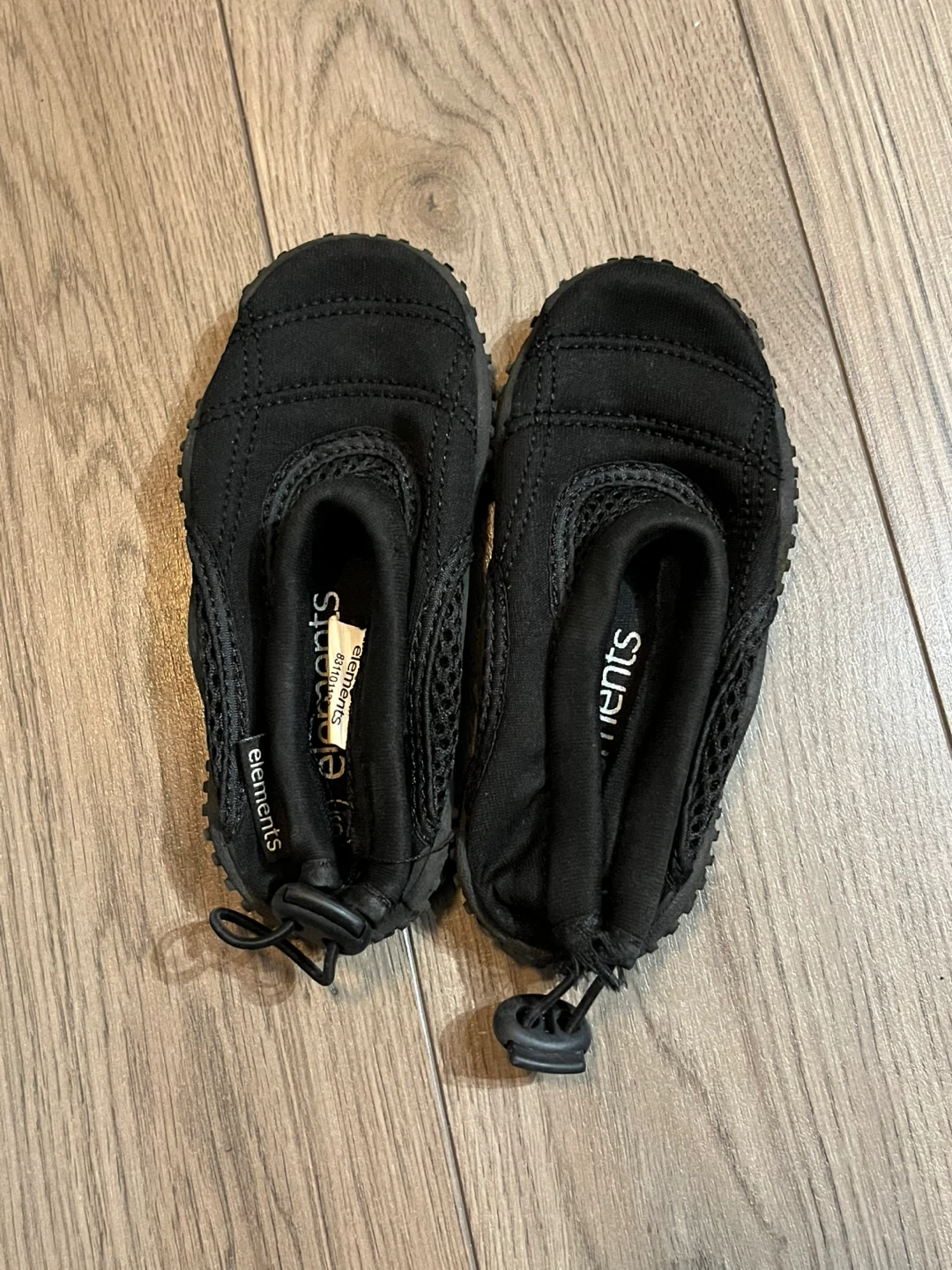 Elements water shoes size 9