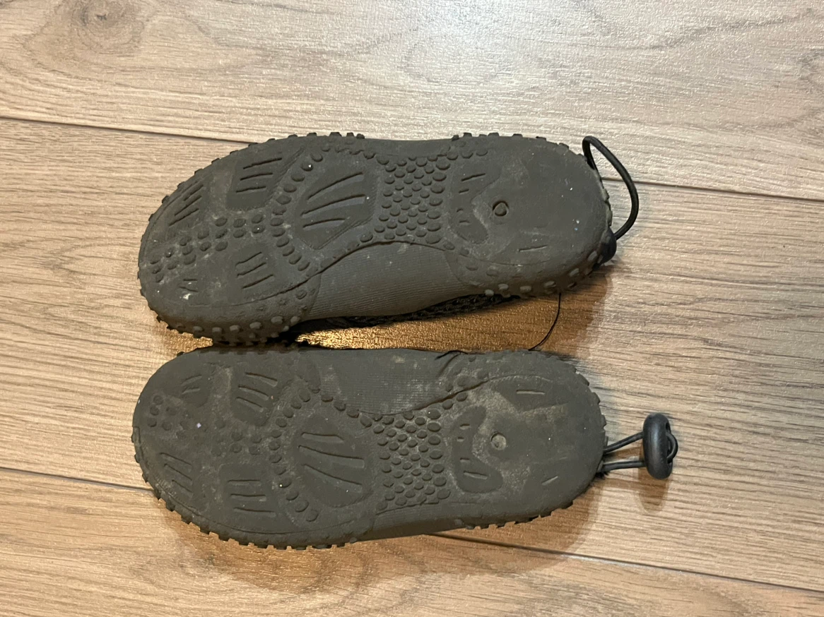 Elements water shoes size 9 - photo 2
