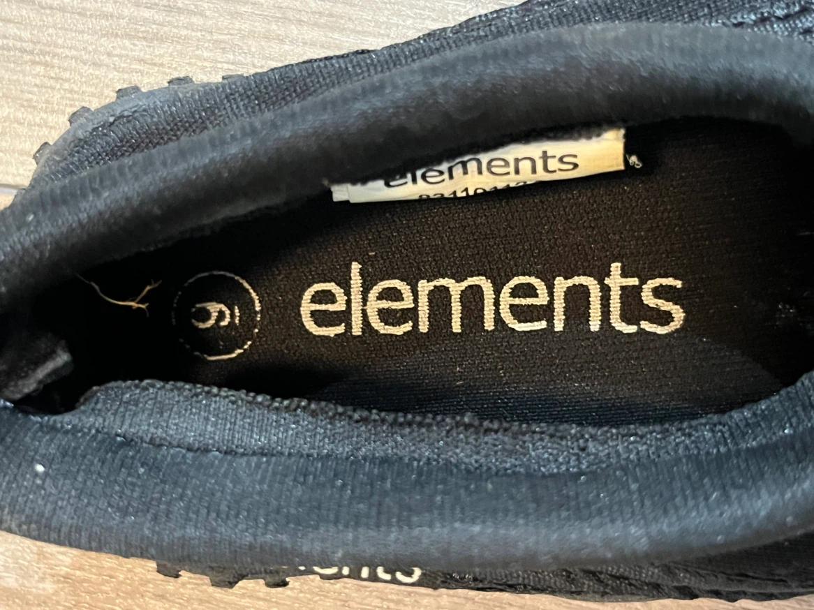 Elements water shoes size 9 - photo 3