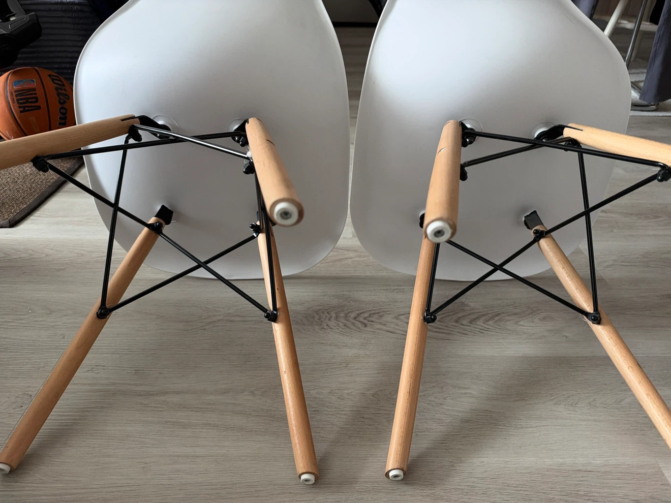 Set of 2 White Mid-Century Style Chairs - photo 3
