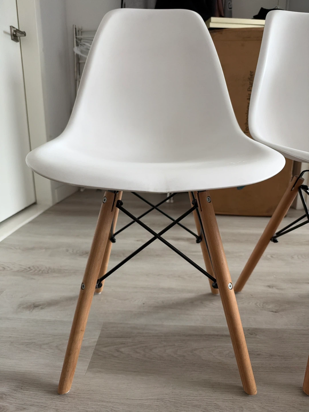 Set of 2 White Mid-Century Style Chairs - photo 4