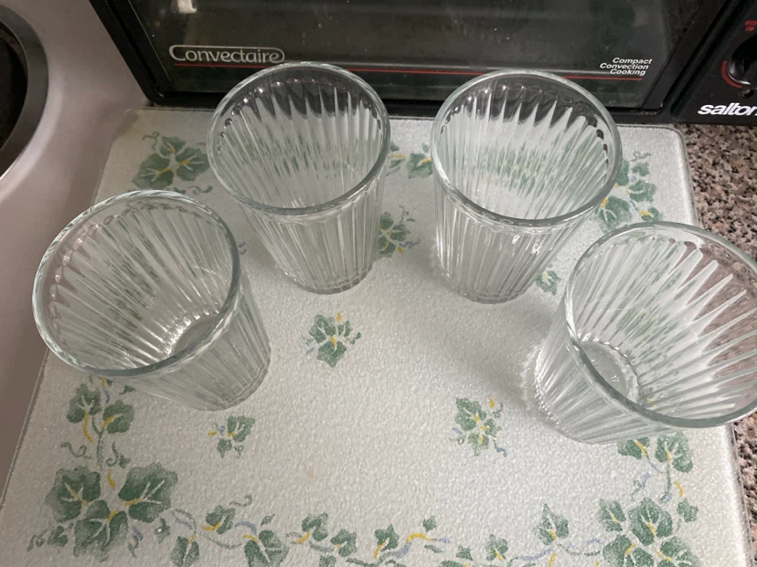 Set of 4 ribbed glass tumblers