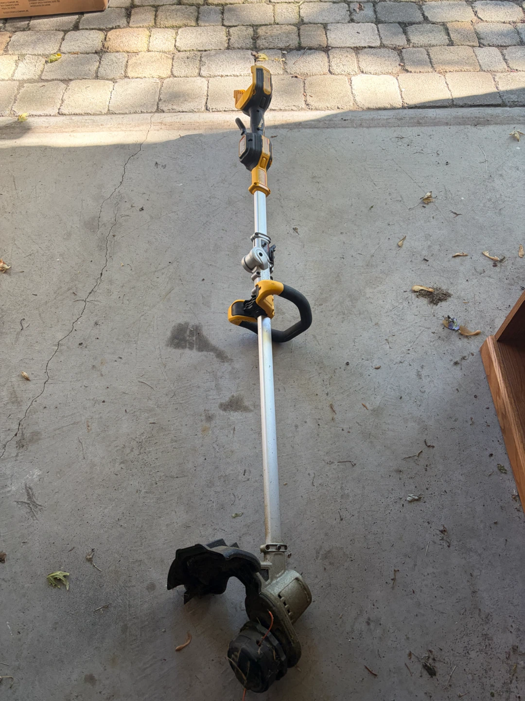 DEWALT 20V Max Brushless String Trimmer DCST922 - photo 2