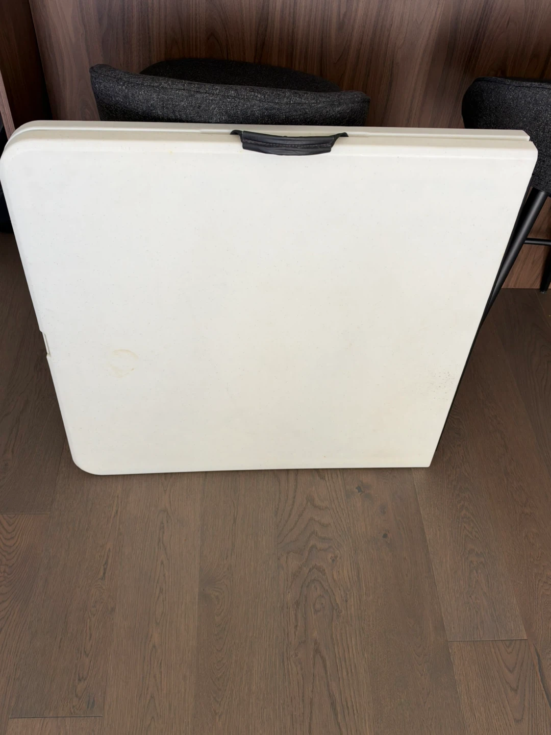 Folding table