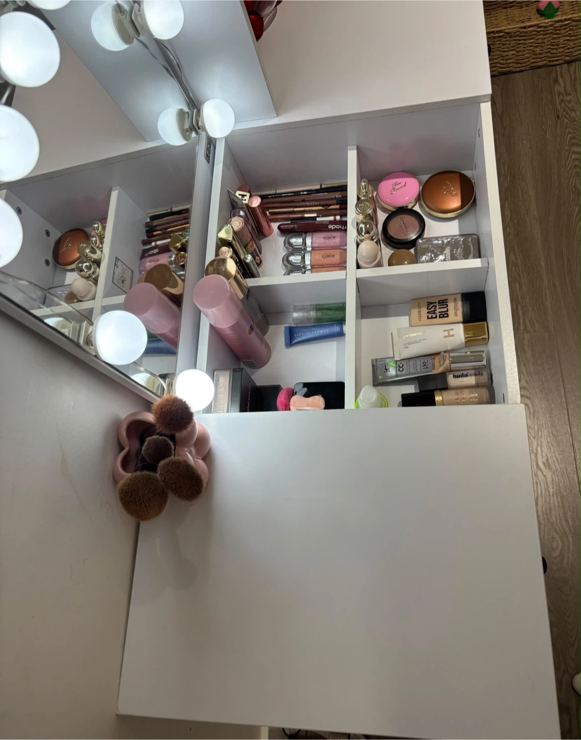 White Vanity Table with Lighted Mirror - photo 2