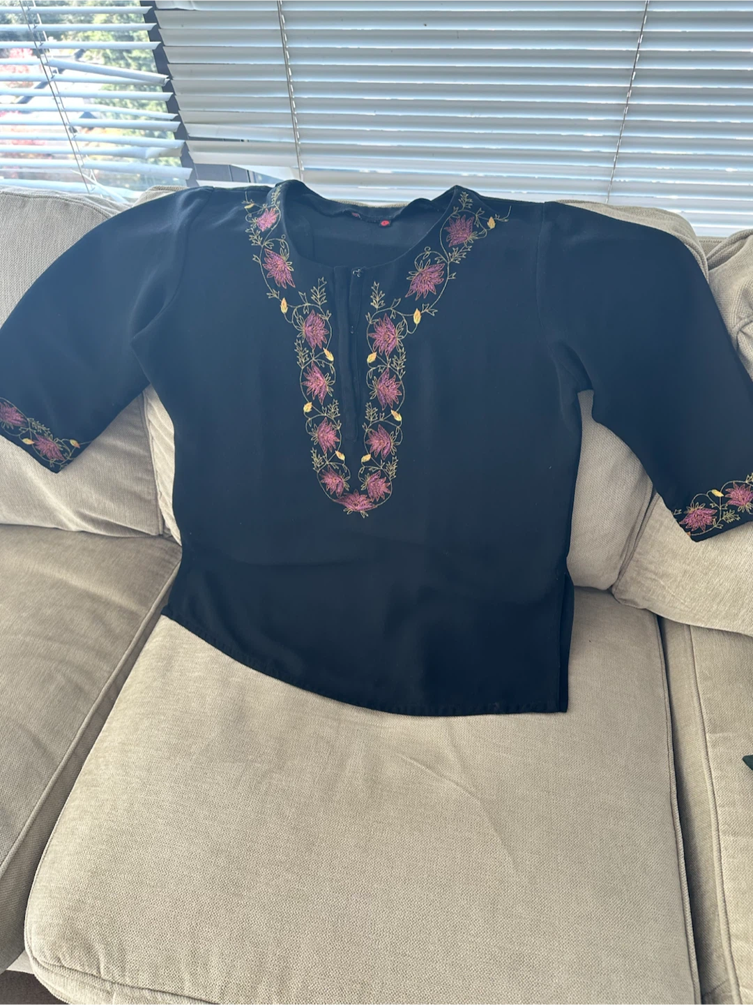 Black Embroidered Kurti Size Large - photo 2