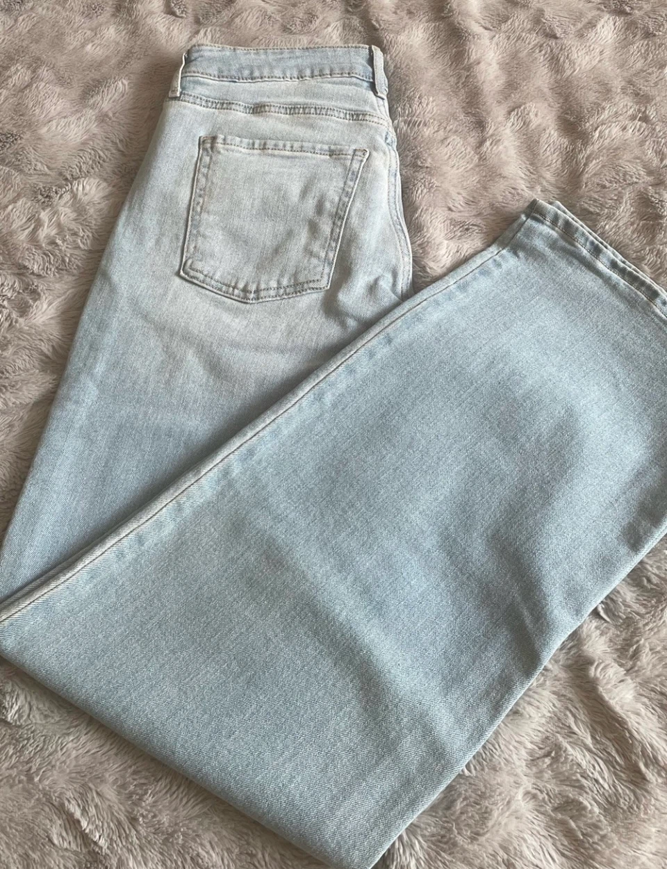 Old Navy light wash jeans - photo 3