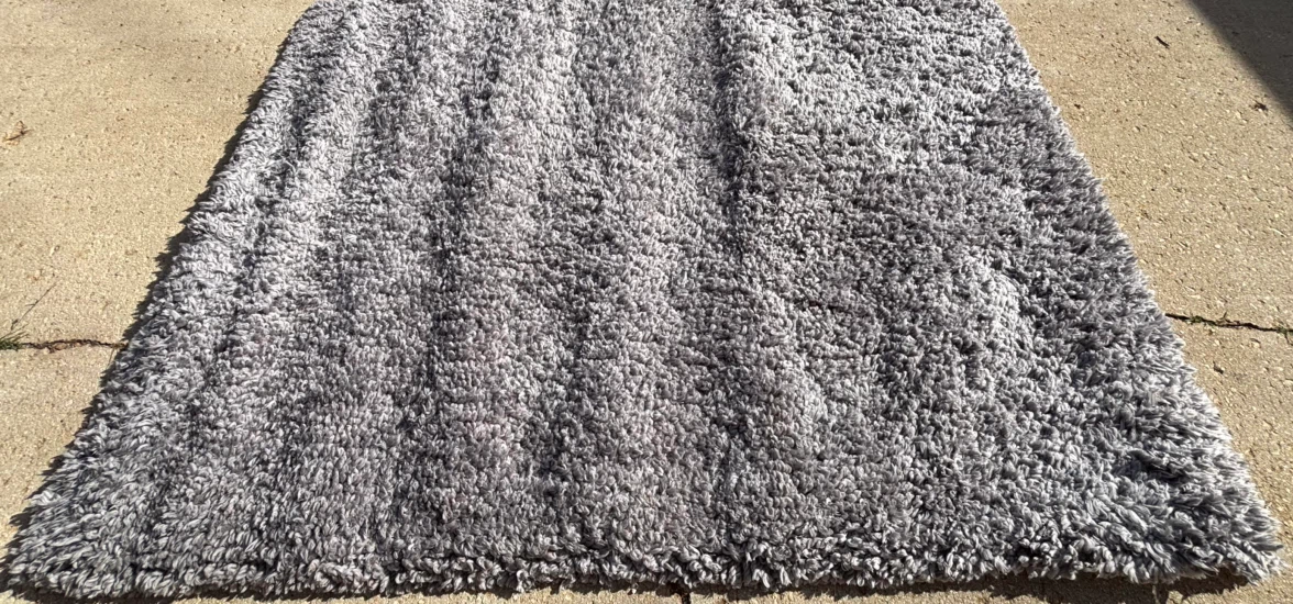 Valued $ 200 Luxury MDA Rugs Olivia Collection Shag Rug like new