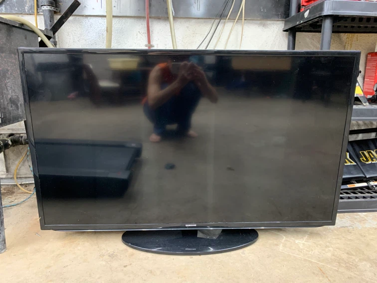 *BROKEN NON FUNCTIONAL* Samsung Television - photo 2