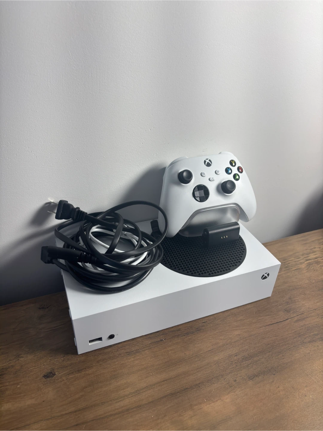 Xbox Series S 512GB + Controller & Charging Dock - Be Quick!