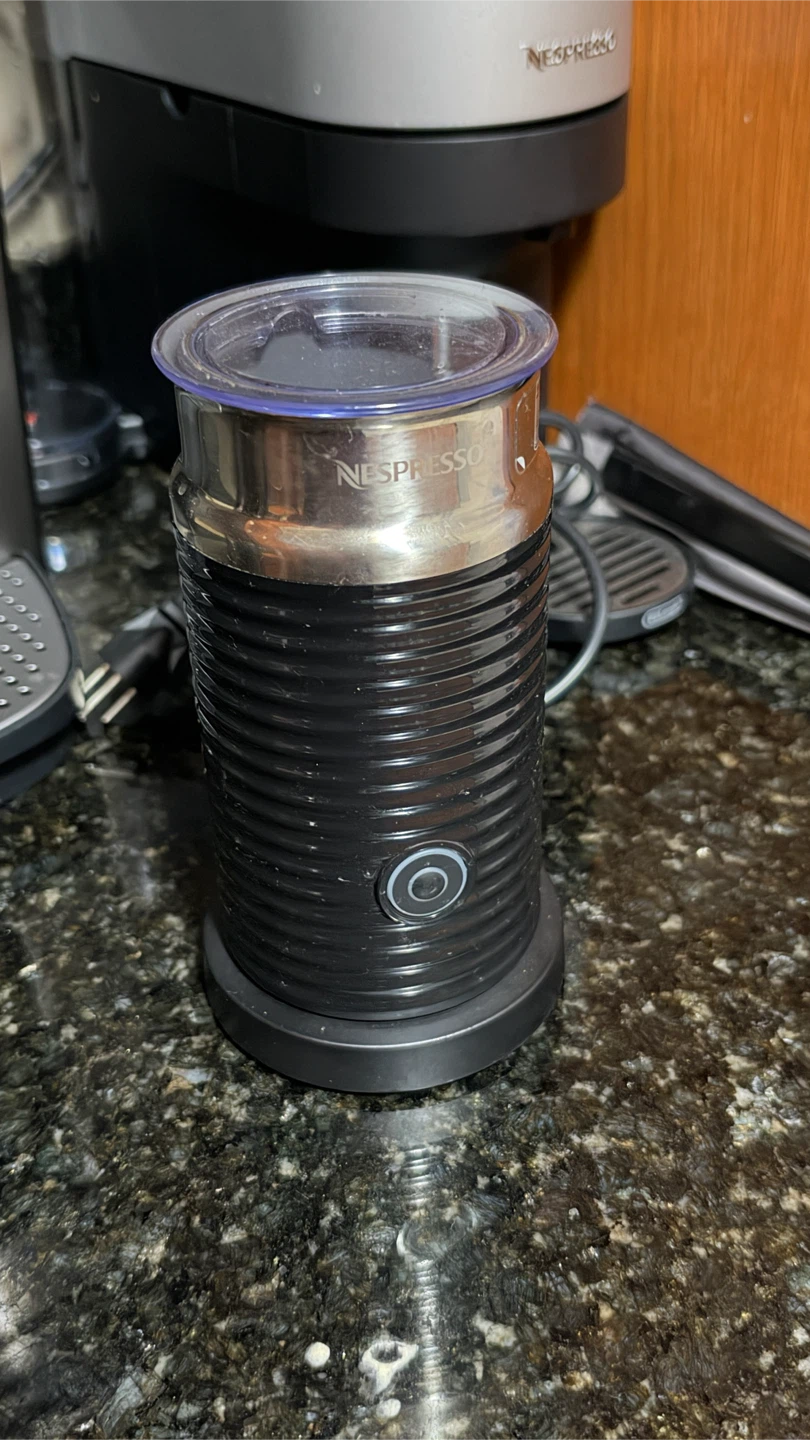 Nespresso Coffee Machine and Aeroccino Milk Frother - photo 3