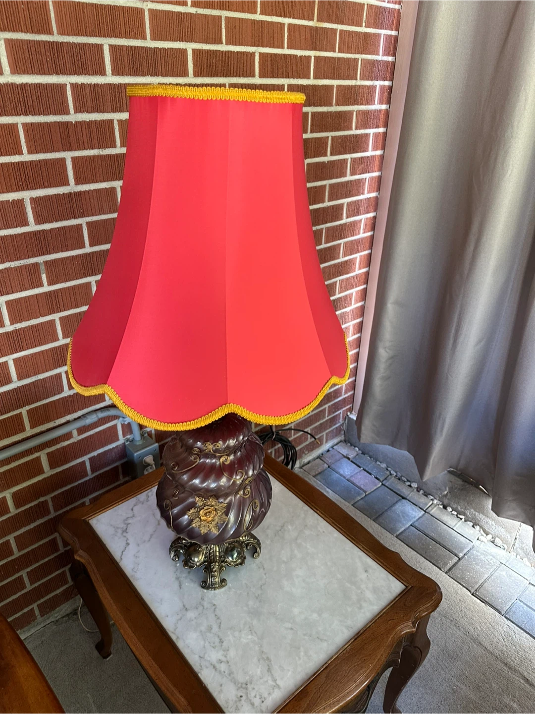 Vintage Style Table Lamp with Rose Accent - photo 2