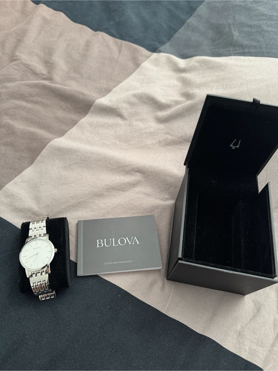 Bulova White Dial Watch - photo 2