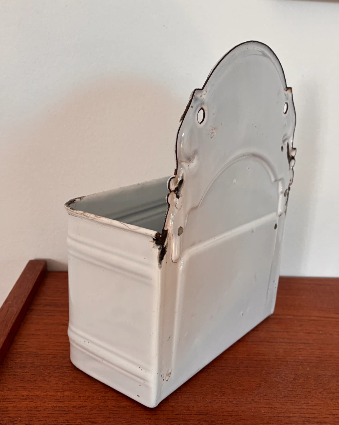 Antique enamel German wall mounted potholder bin - photo 3