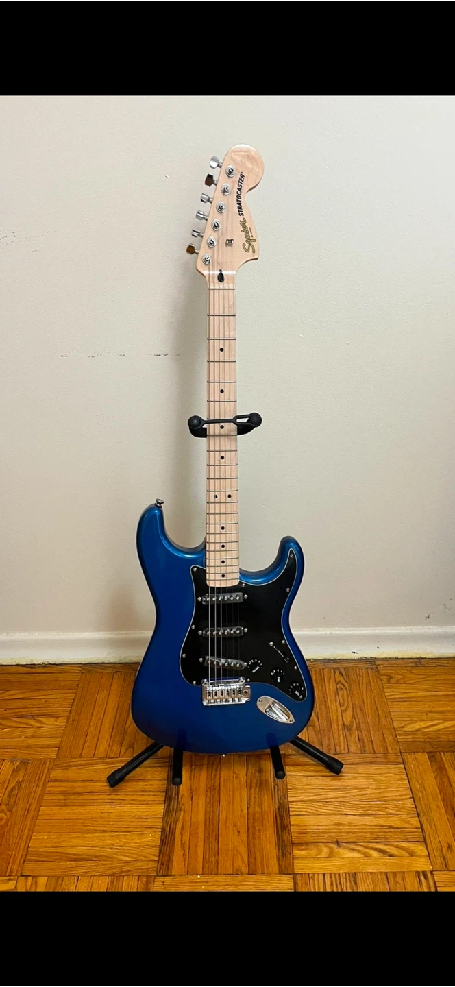 All inclusive Electric Guitar kit - Fender Squier Stratocaster