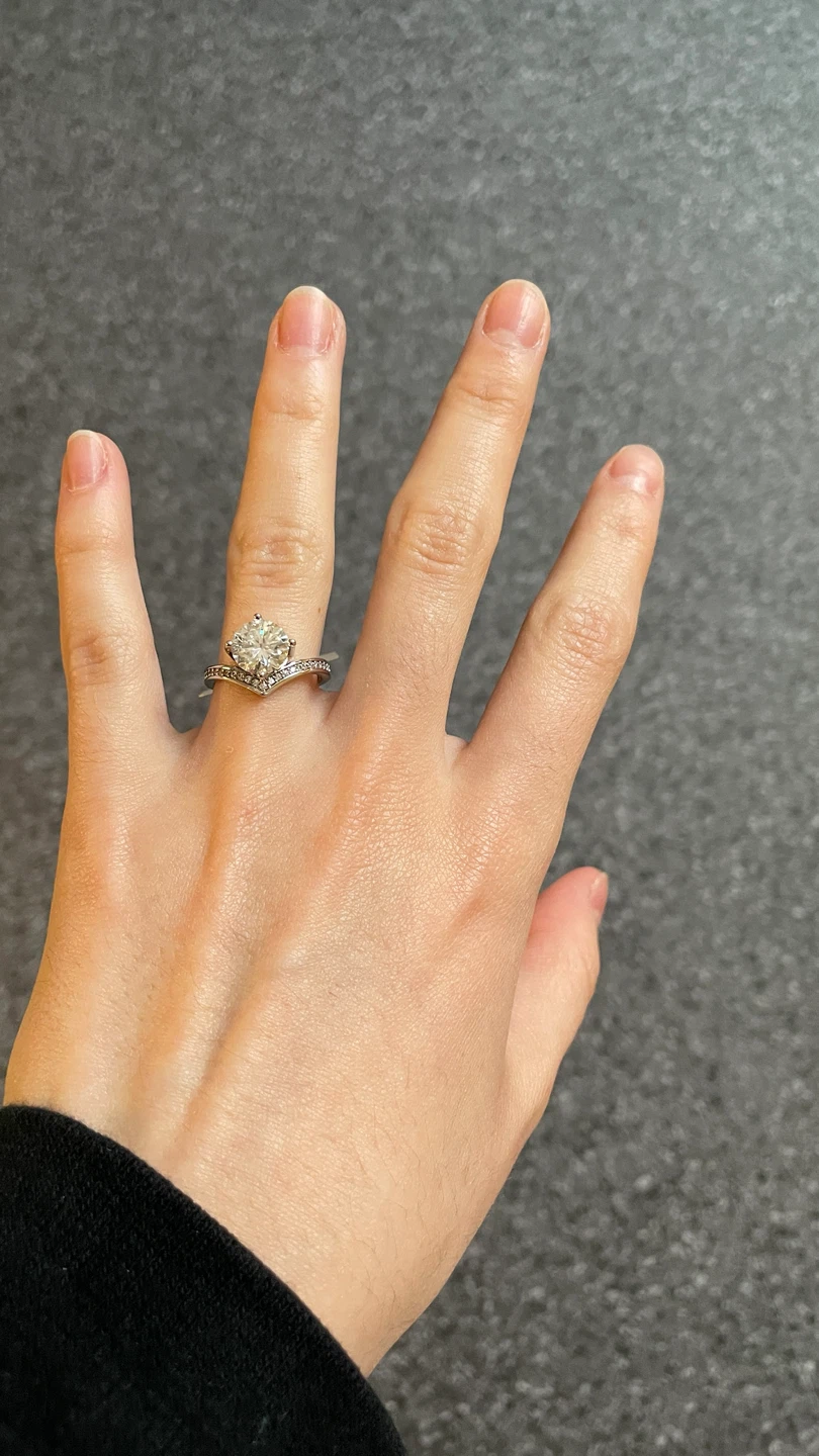 $250 obo 2.0ct Moissanite Ring Size 5