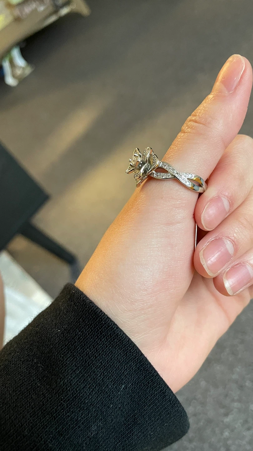 Moissanite Flower Ring Size 8 - photo 3