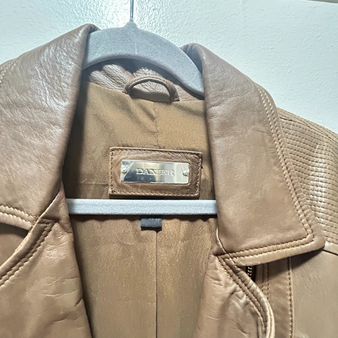 Danier Brown Leather Jacket - photo 4