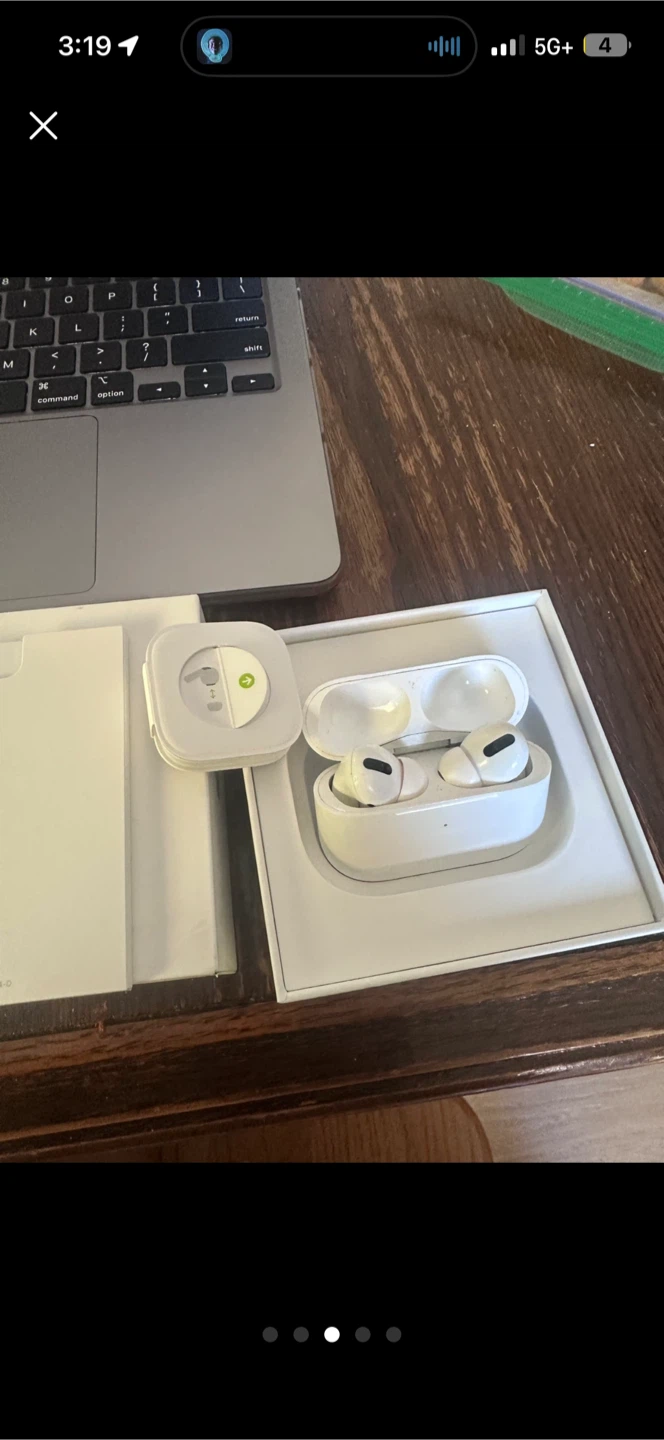 Apple AirPods Pro with Wireless Charging Case - photo 3