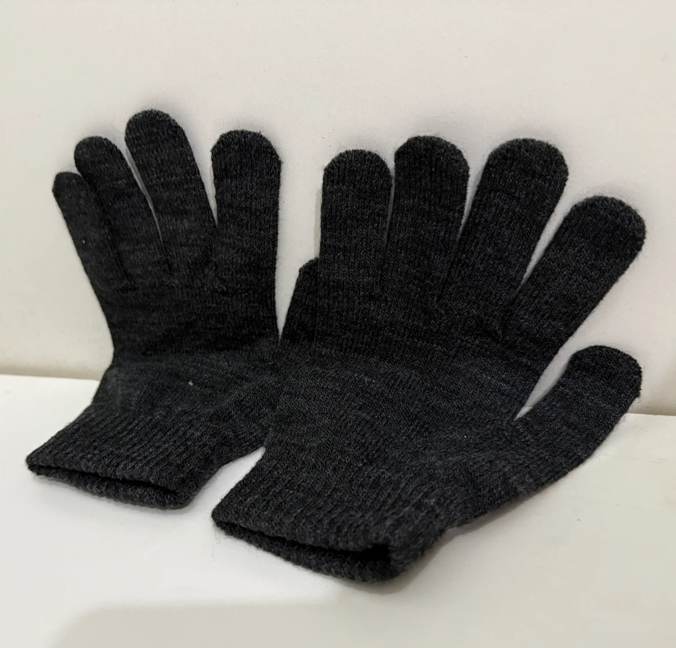 Dark grey knit gloves - photo 2