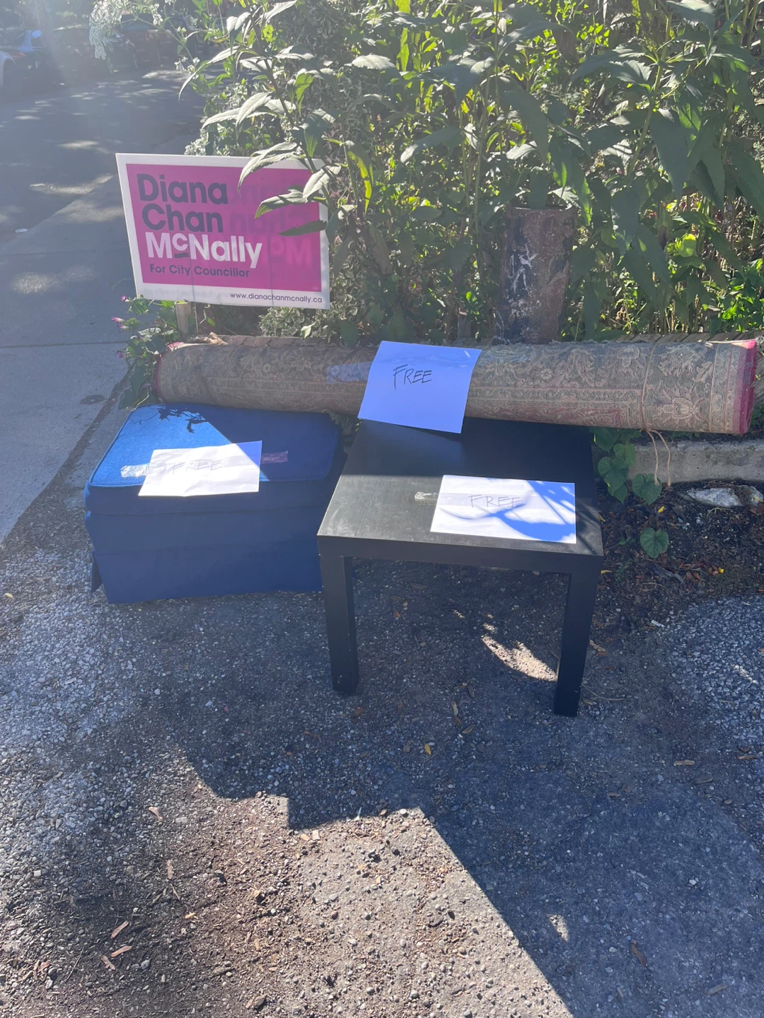 Free stuff! Outside 10 Boustead