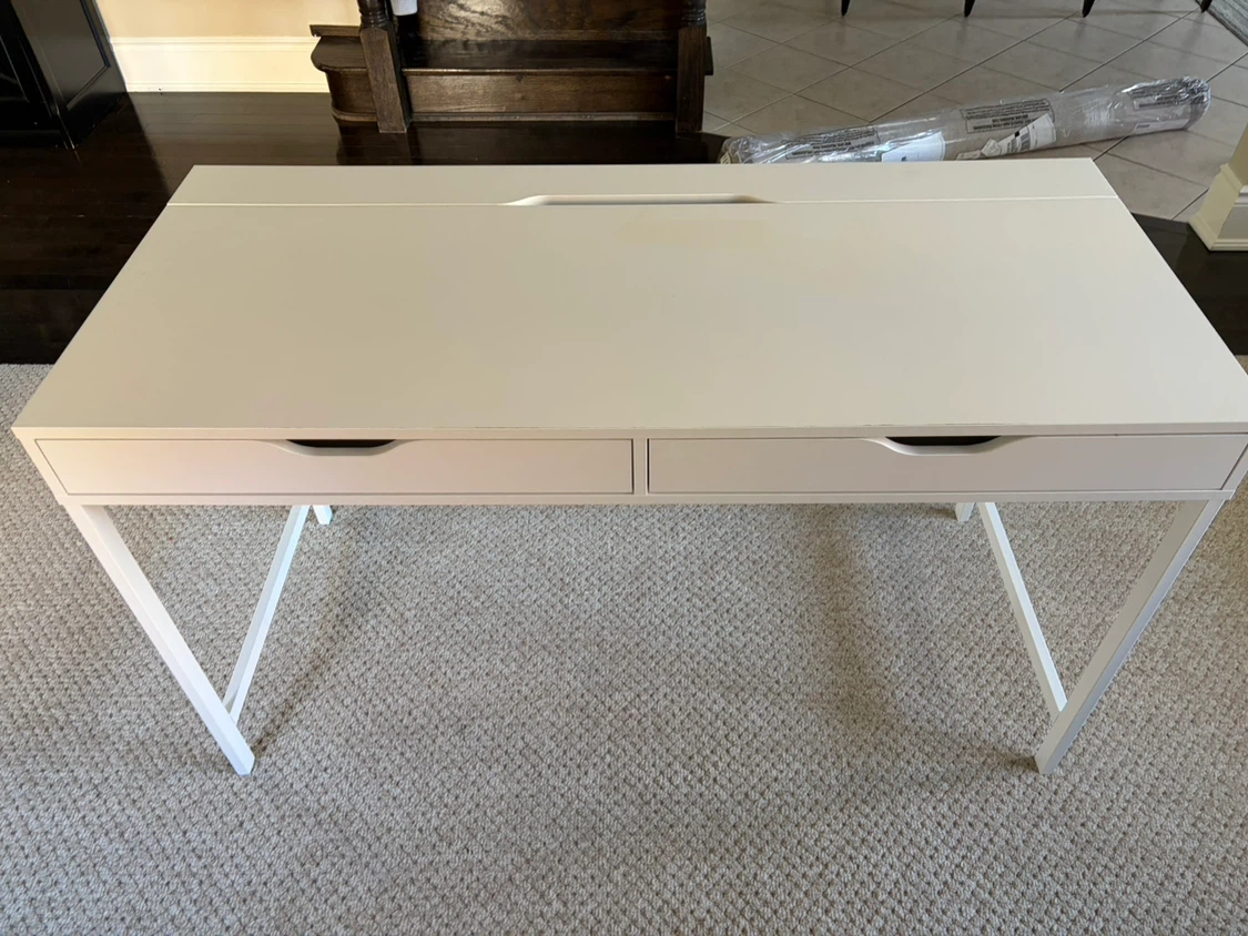 IKEA MICKE Desk in White - photo 2