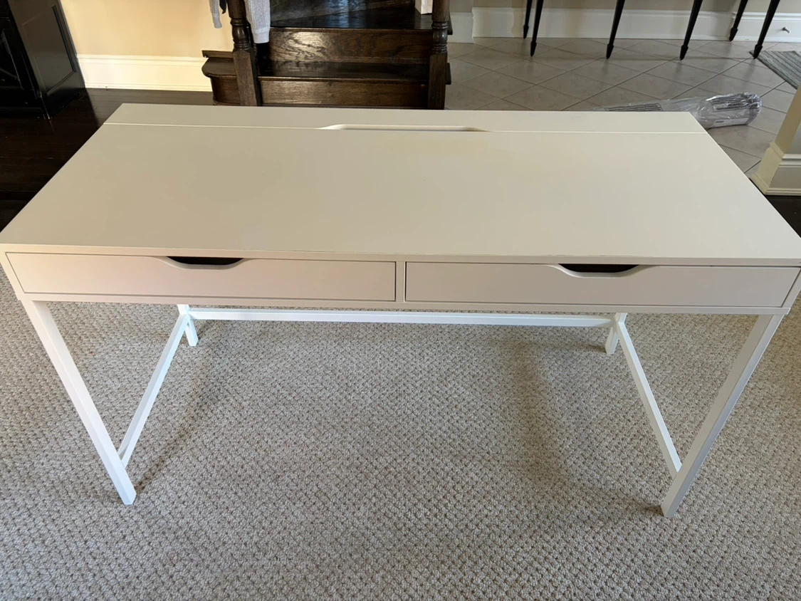 IKEA MICKE Desk in White - photo 3