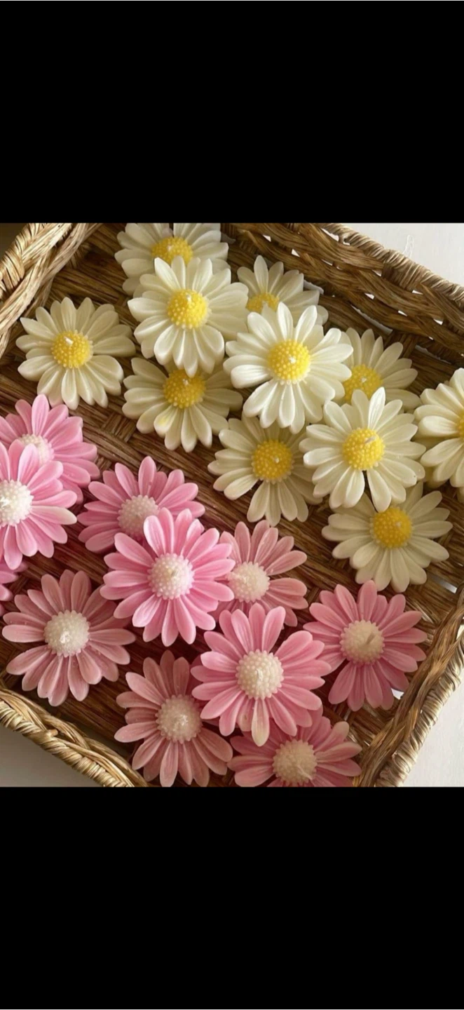 Decorative Flower-Shaped Candles - photo 5