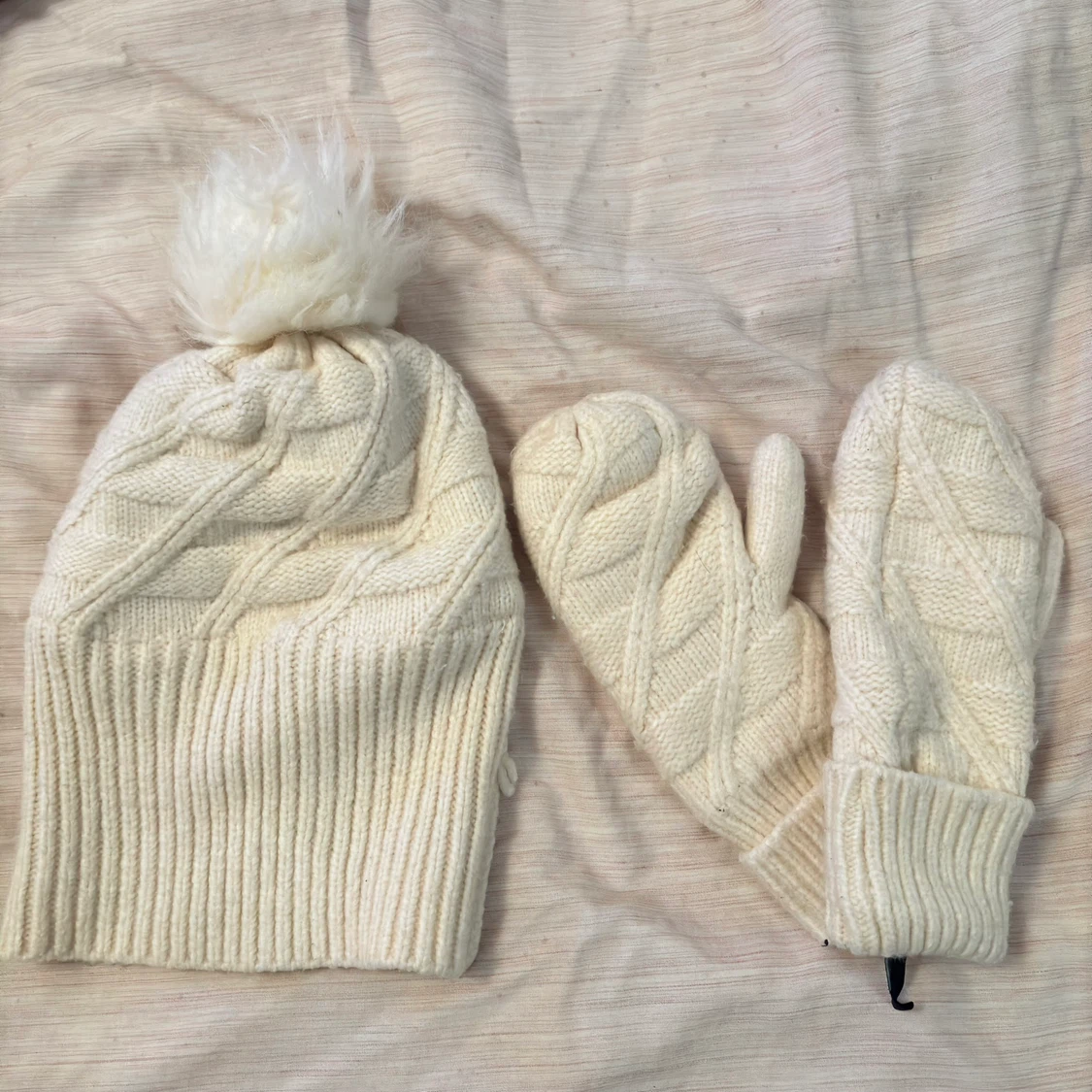 Love & Lore Winter Hat and Mittens Set