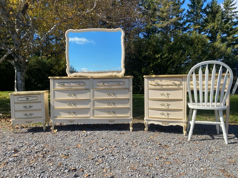 Vintage Bonnet by Sears French Bedroom Set (CAN DELIVER)