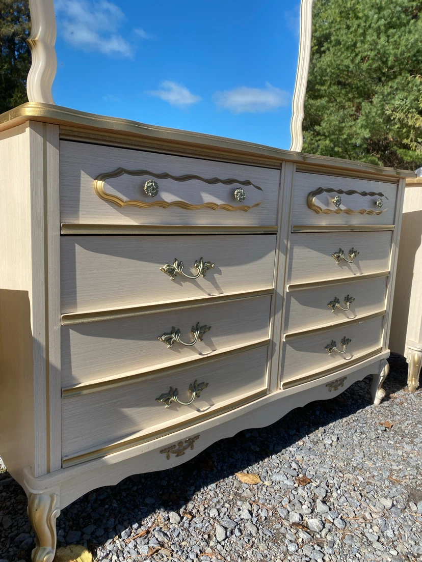 Vintage Bonnet by Sears French Bedroom Set (CAN DELIVER) - photo 3