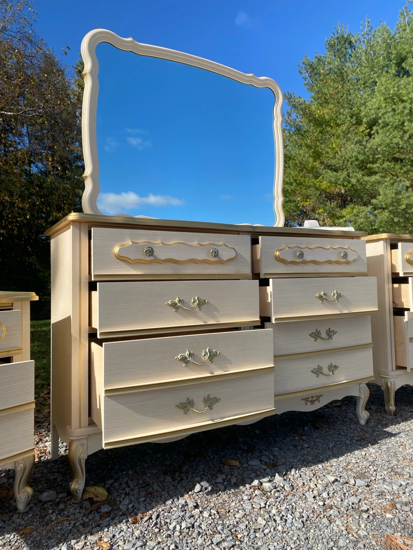 Vintage Bonnet by Sears French Bedroom Set (CAN DELIVER) - photo 4