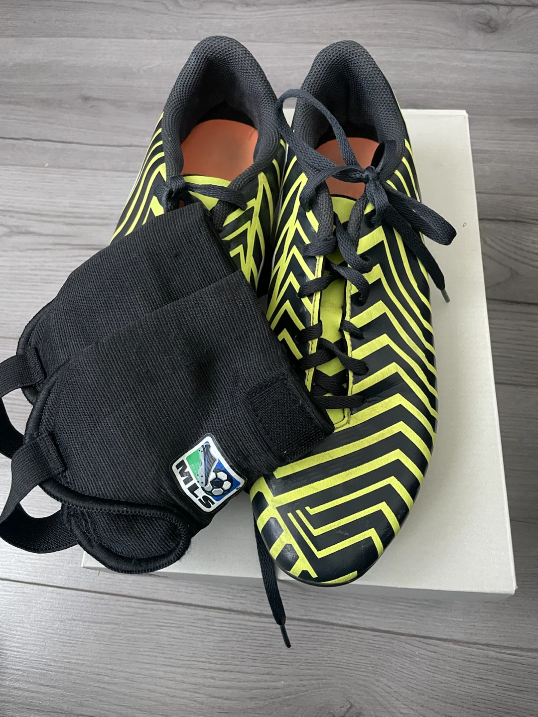 Adidas Soccer Cleats - Size 10 US - photo 4