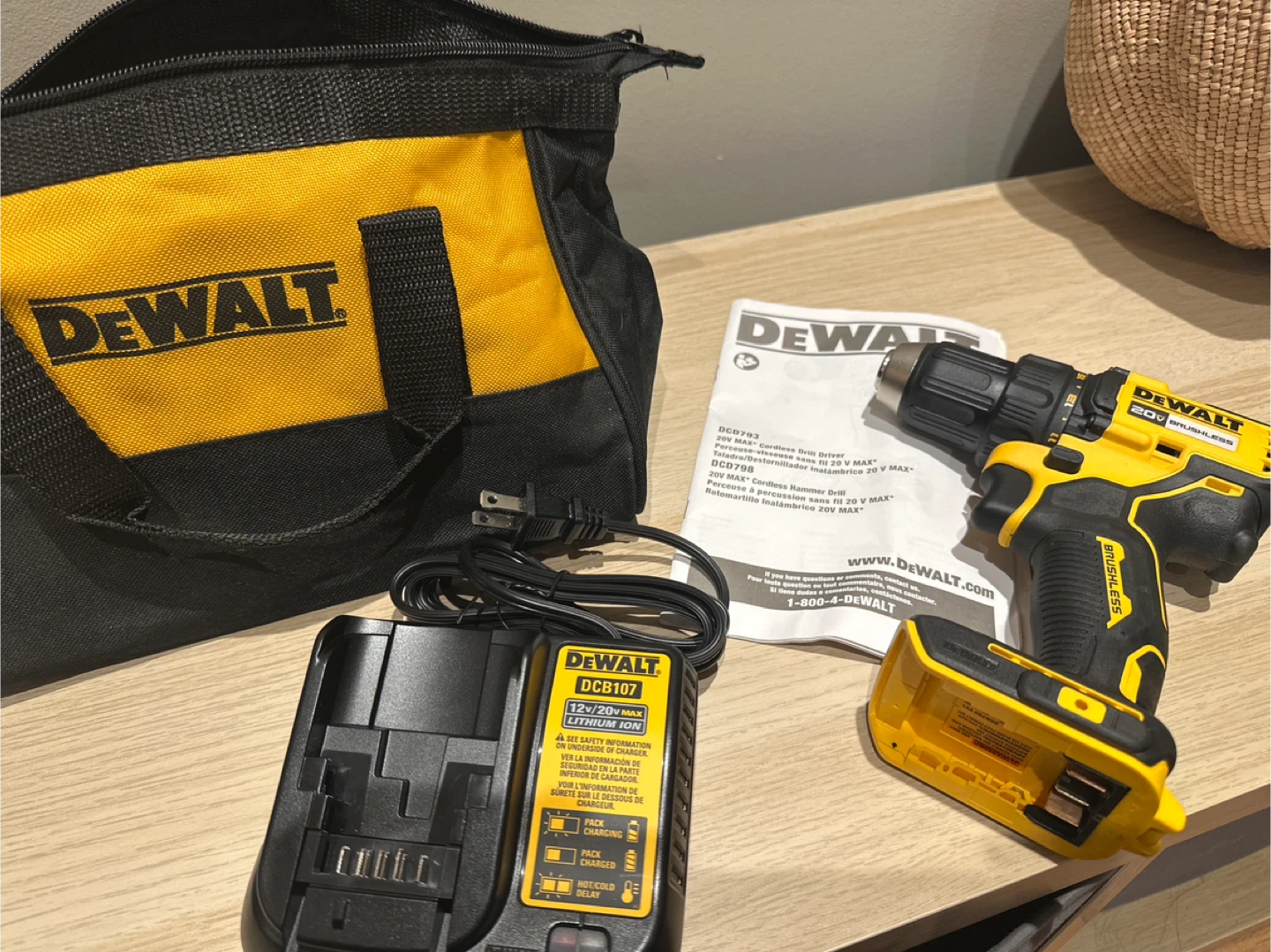 DeWalt 20V Max Brushless Drill Driver Kit