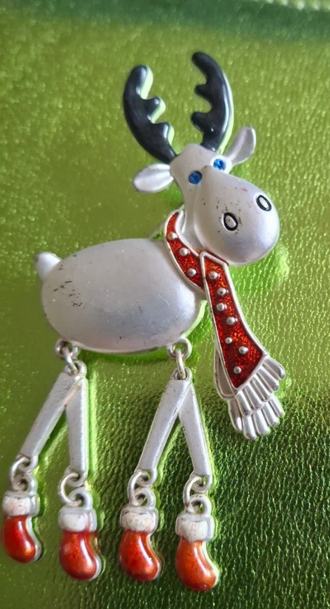 Reindeer pin