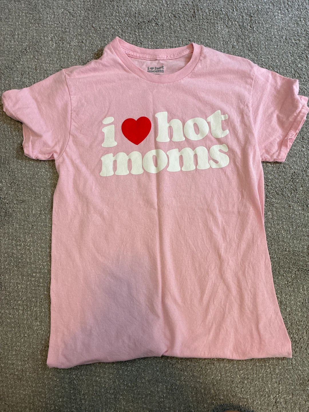 I Heart Hot Moms Pink T-Shirt