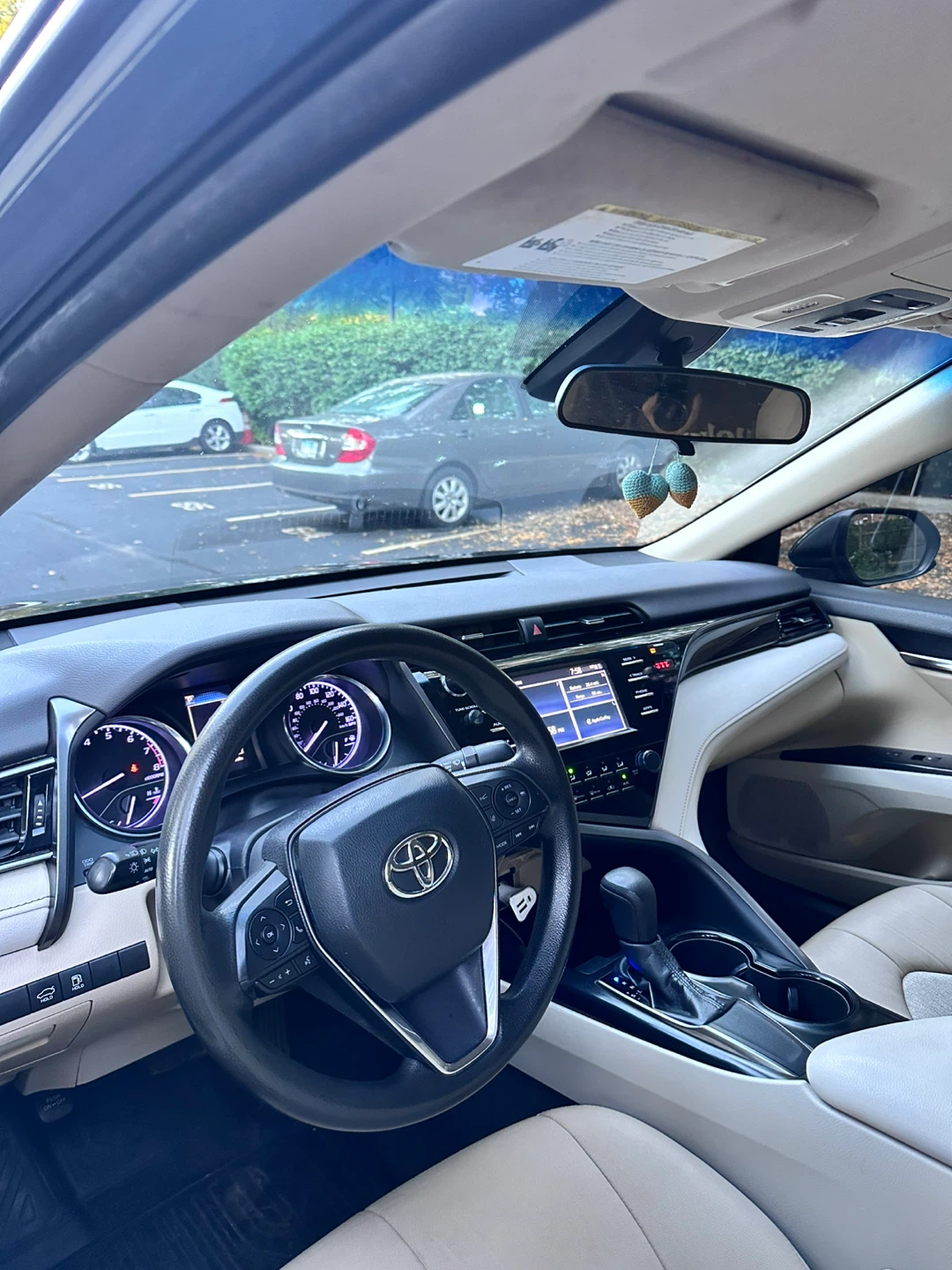 2019 Toyota Camry LE - photo 4