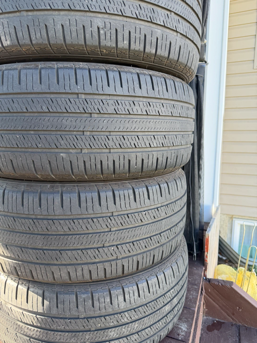4 Motomaster Hydra Edge Tour Tires 235/55R17 - photo 2