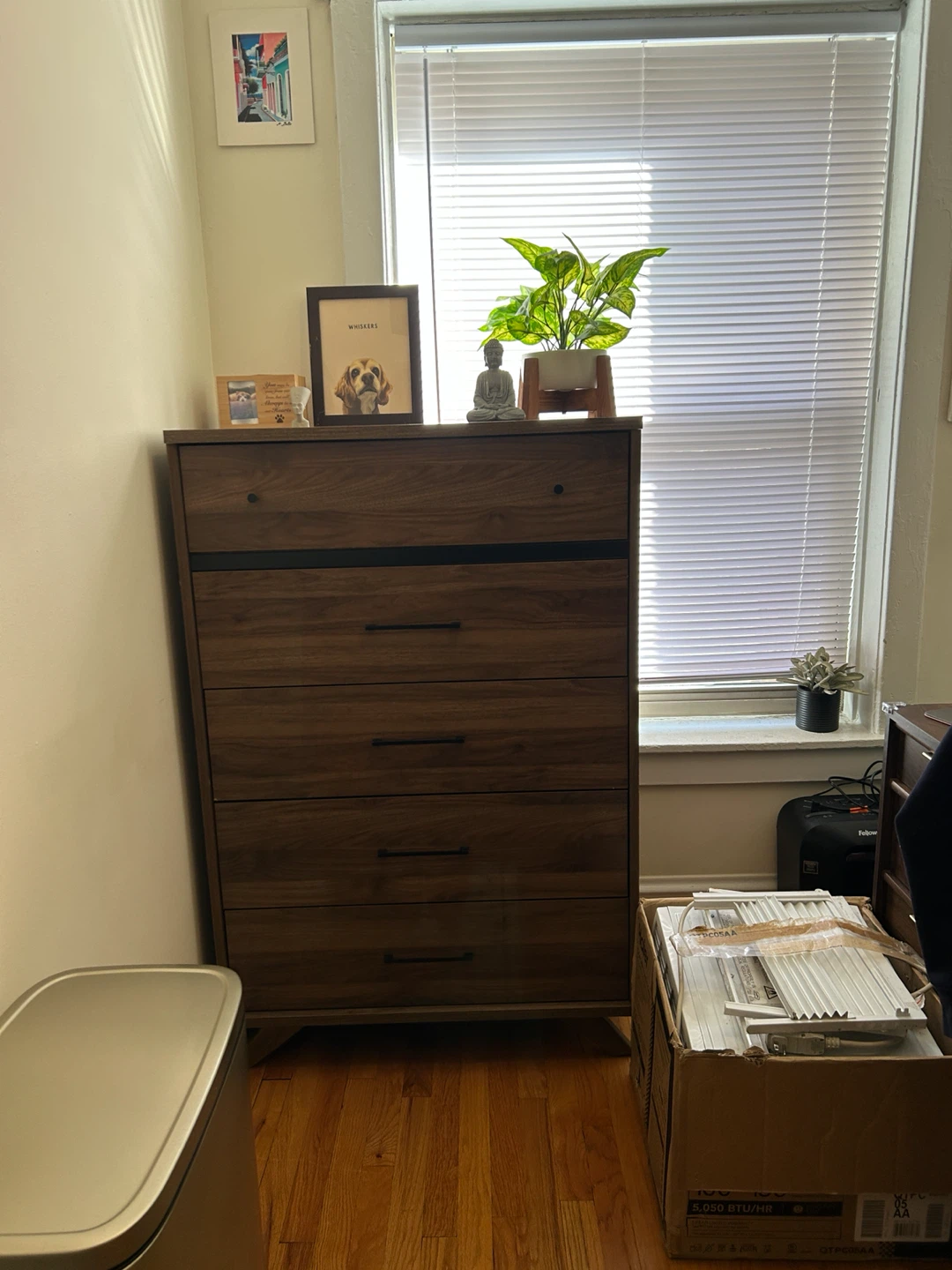 Modern Walnut Finish 5-Drawer Dresser - photo 2