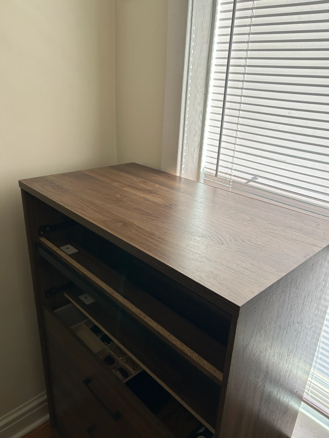 Modern Walnut Finish 5-Drawer Dresser - photo 5