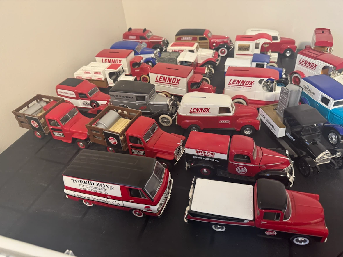 28 Vintage Diecast Cars and Trucks. - photo 4
