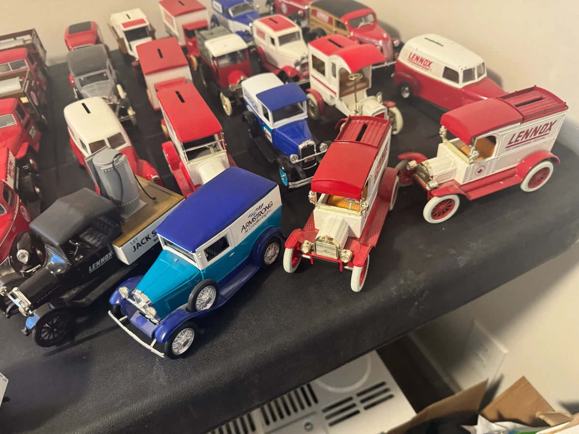 28 Vintage Diecast Cars and Trucks. - photo 5