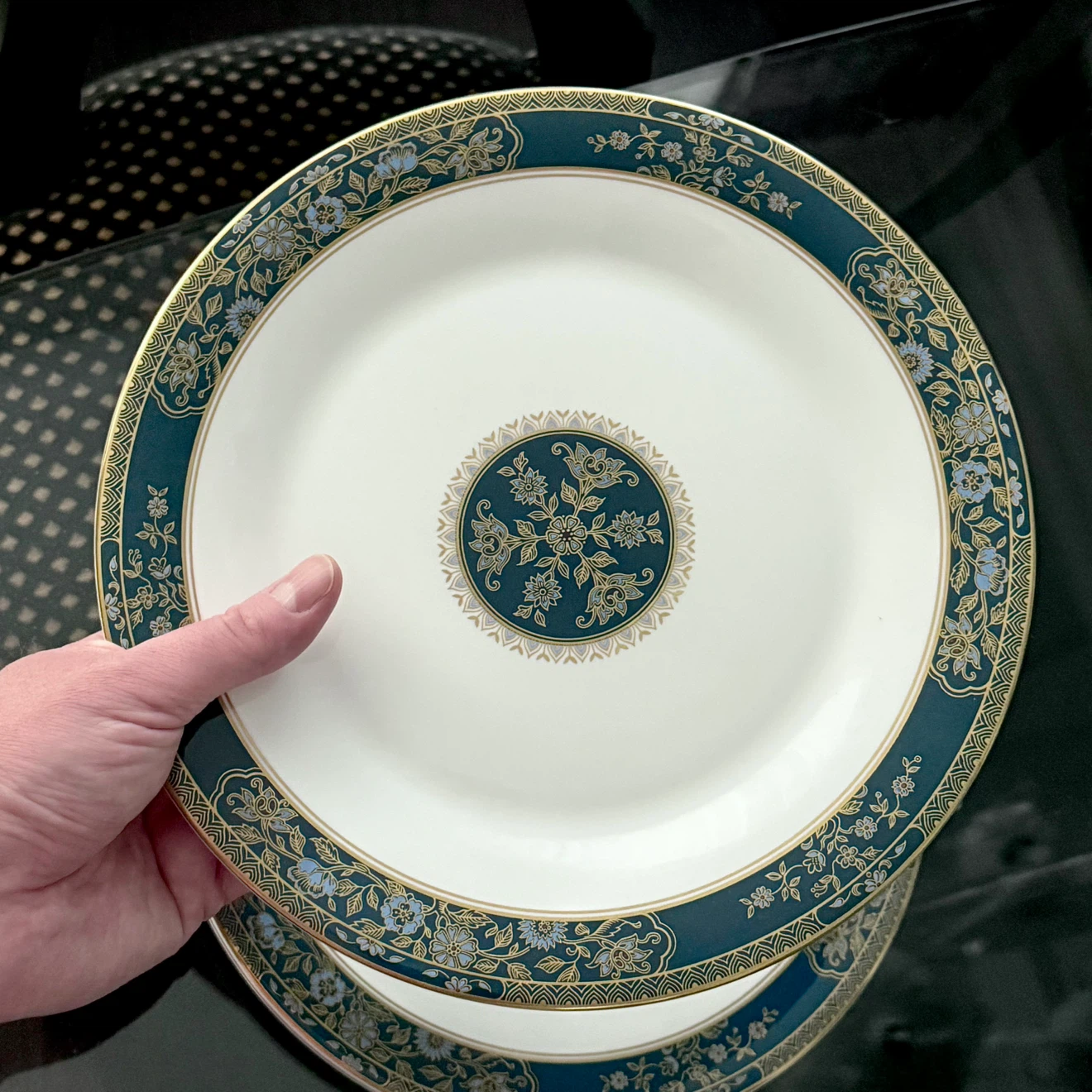 Set 4 Royal Doulton Carlyle dinner plates (mint condition)