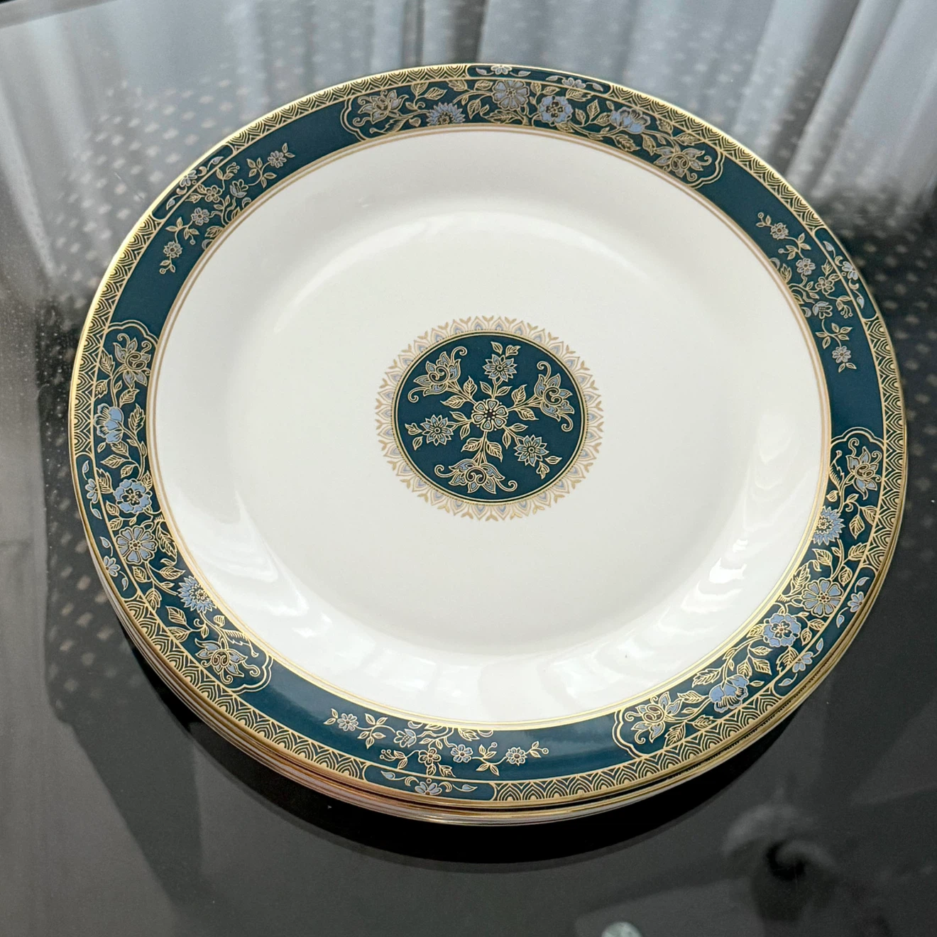 Set 4 Royal Doulton Carlyle dinner plates (mint condition) - photo 2