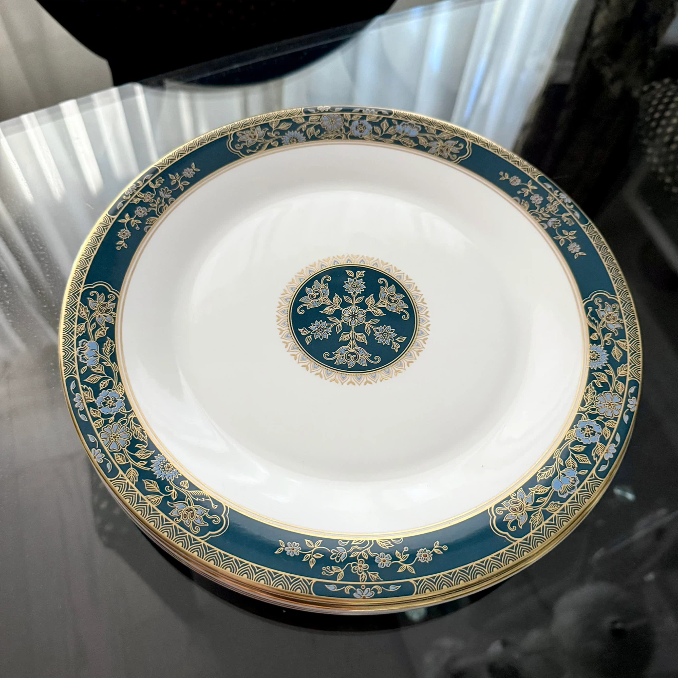 Set 4 Royal Doulton Carlyle dinner plates (mint condition) - photo 3