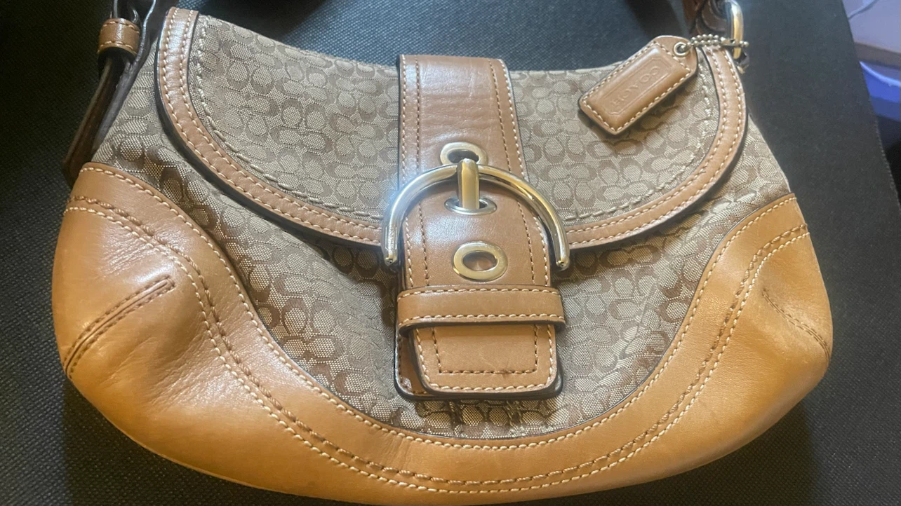 Vintage Coach Soho Hobo Signature Shoulder Bag like new - photo 2