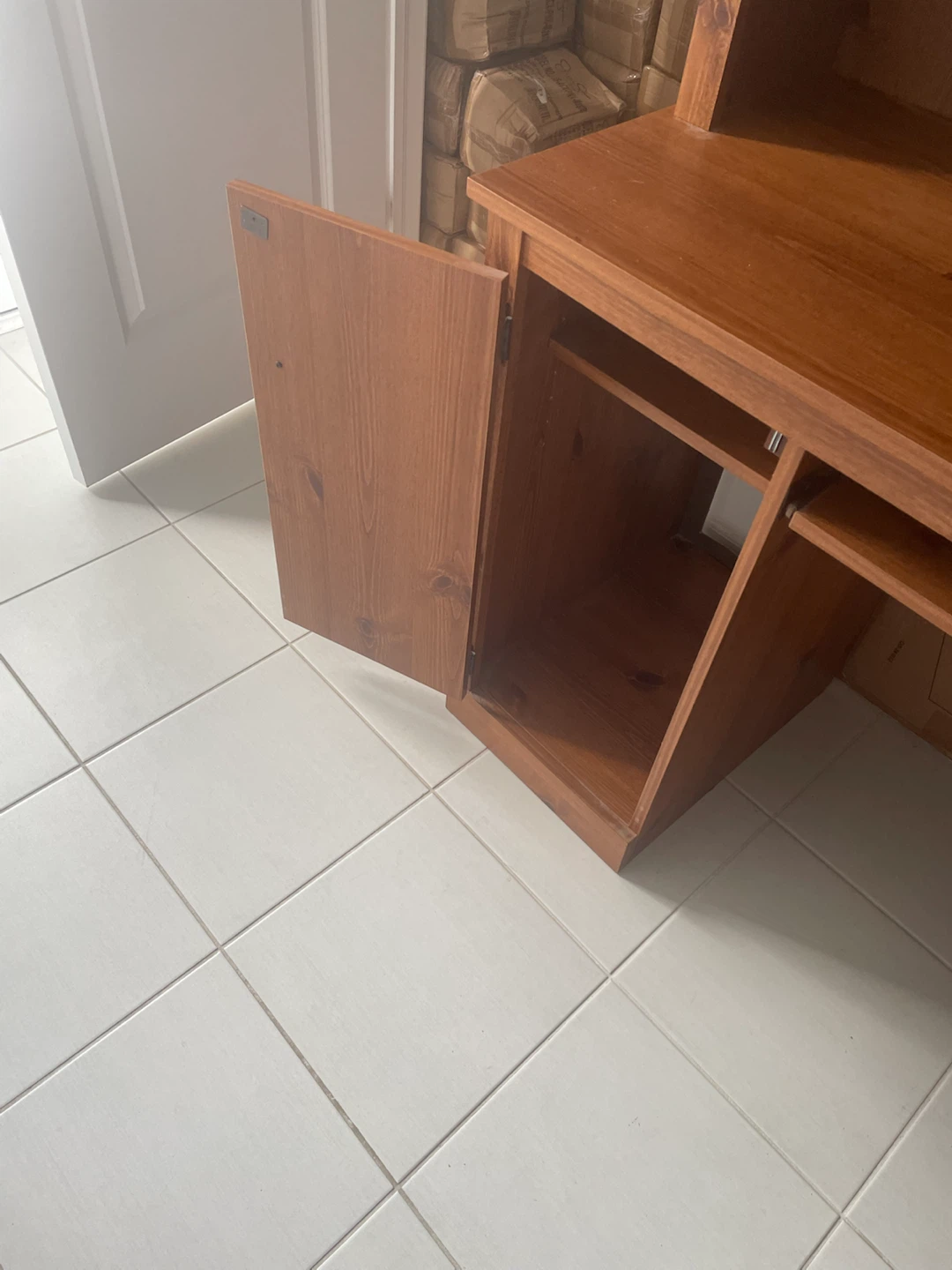 Wooden computer desk with hutch - photo 4